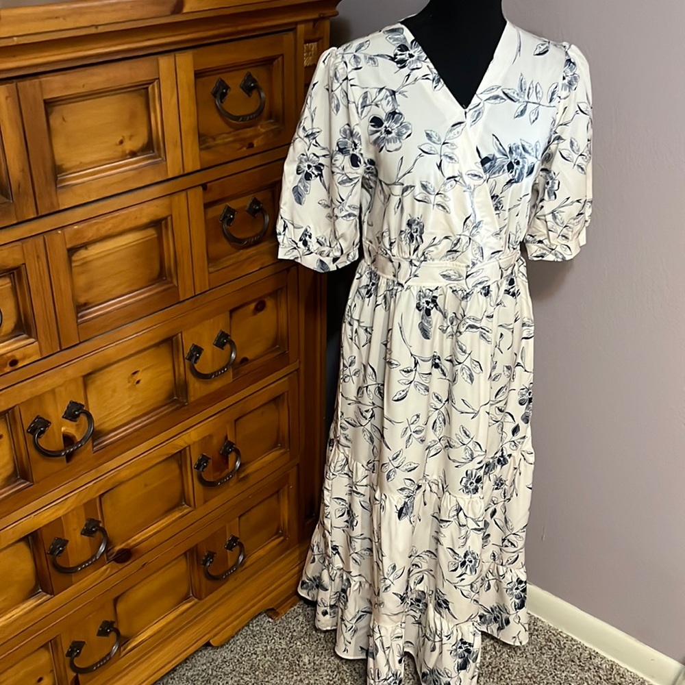 Chic Floral Maxi Dress in Blue and White